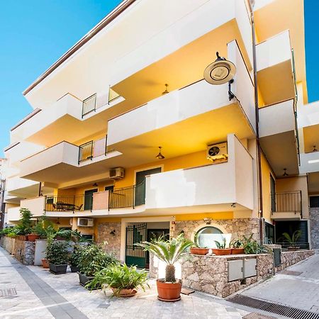 Le Tartarughe Aparthotel Letojanni Bagian luar foto