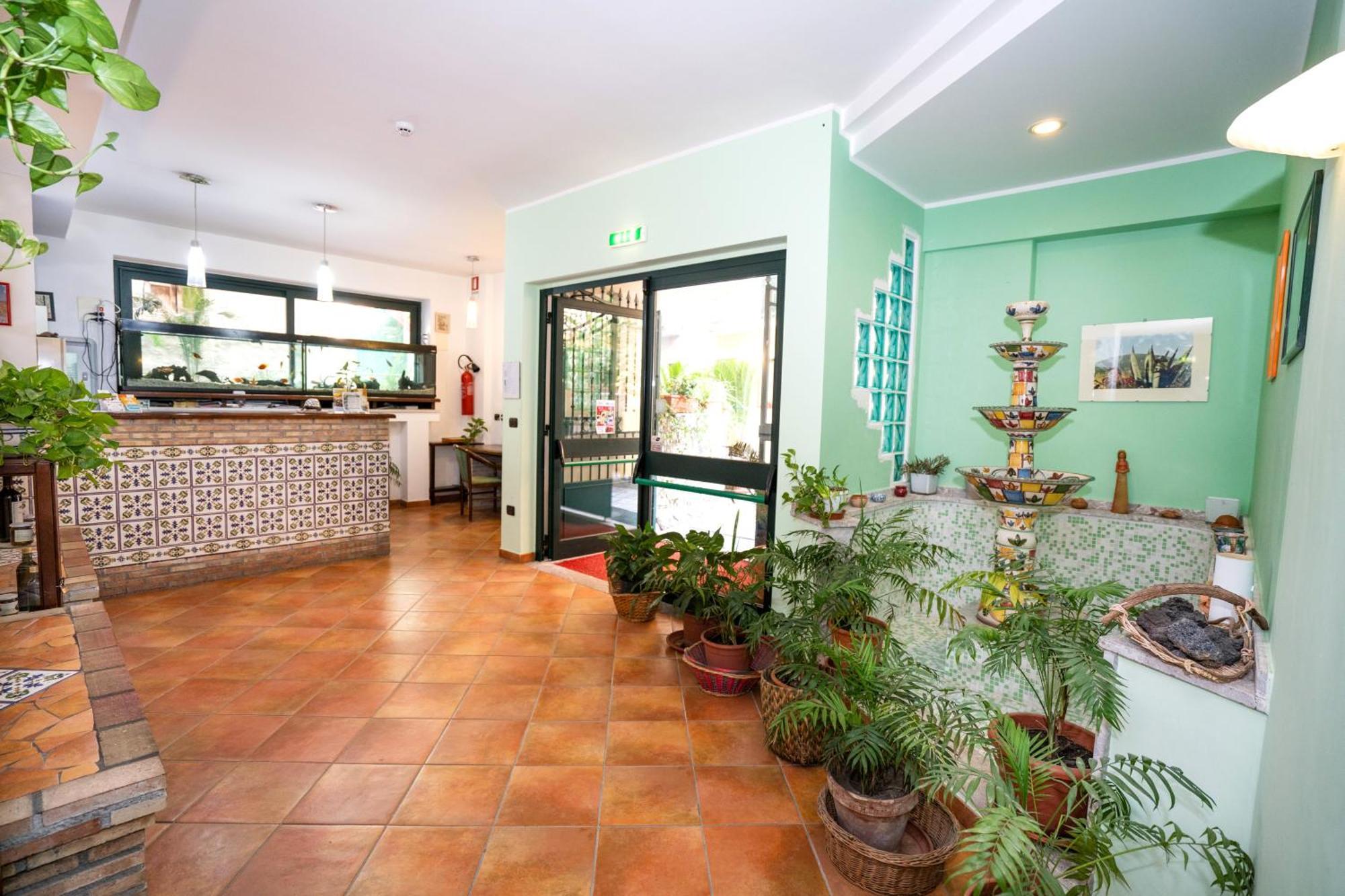 Le Tartarughe Aparthotel Letojanni Bagian luar foto
