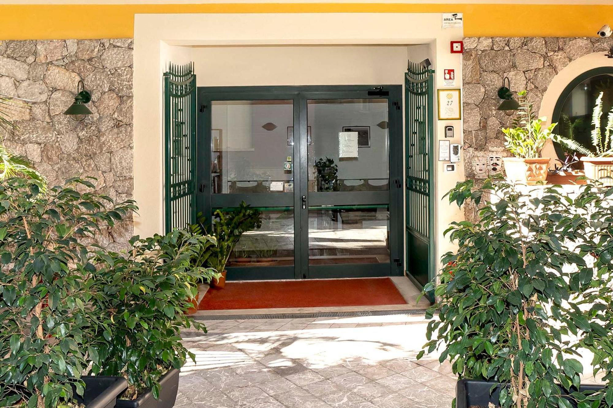 Le Tartarughe Aparthotel Letojanni Bagian luar foto
