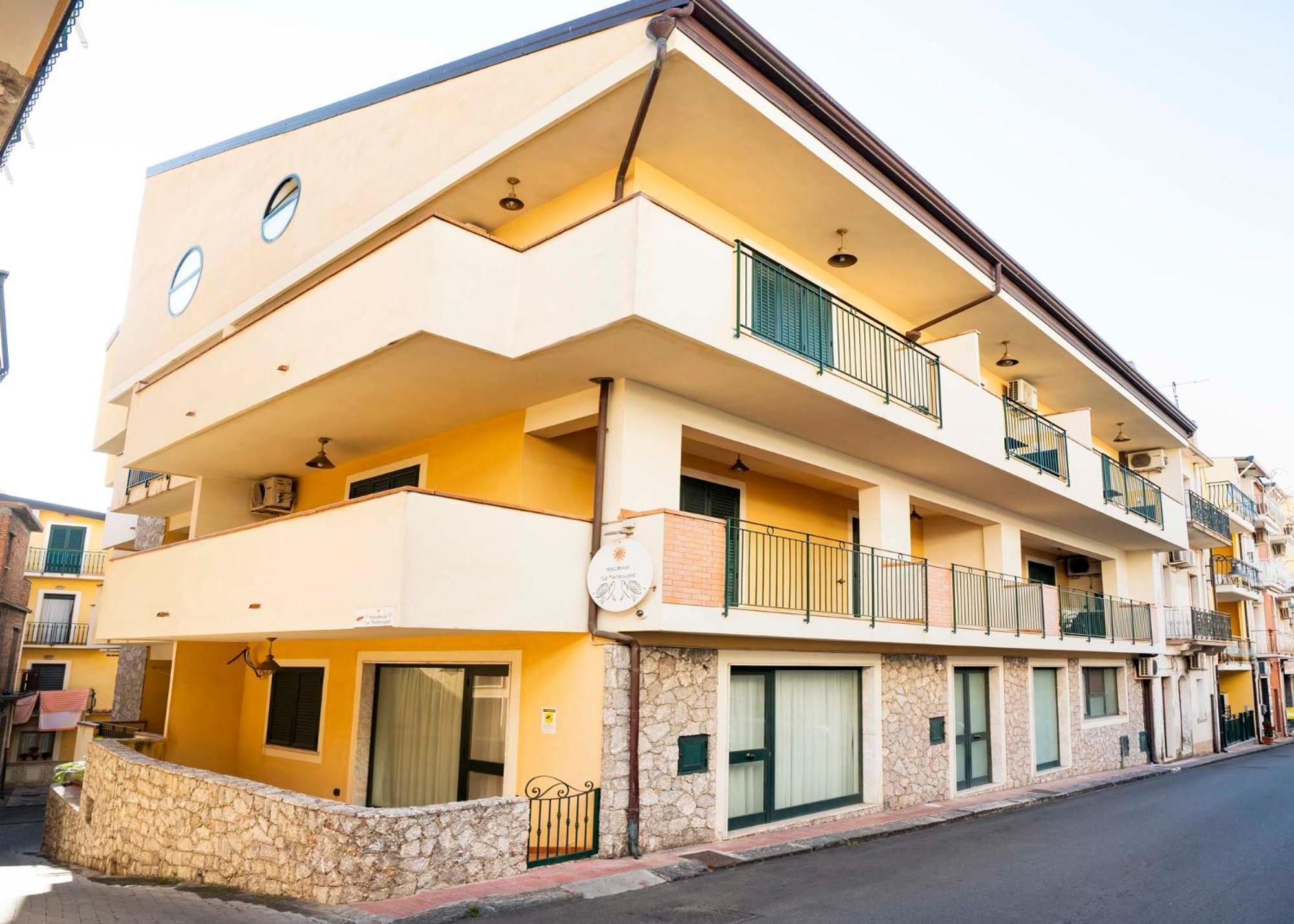 Le Tartarughe Aparthotel Letojanni Bagian luar foto