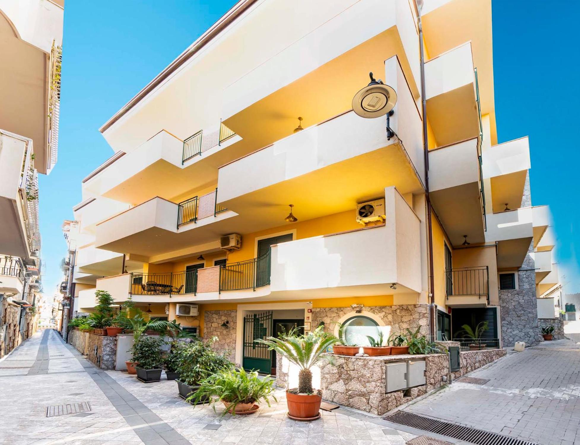 Le Tartarughe Aparthotel Letojanni Bagian luar foto