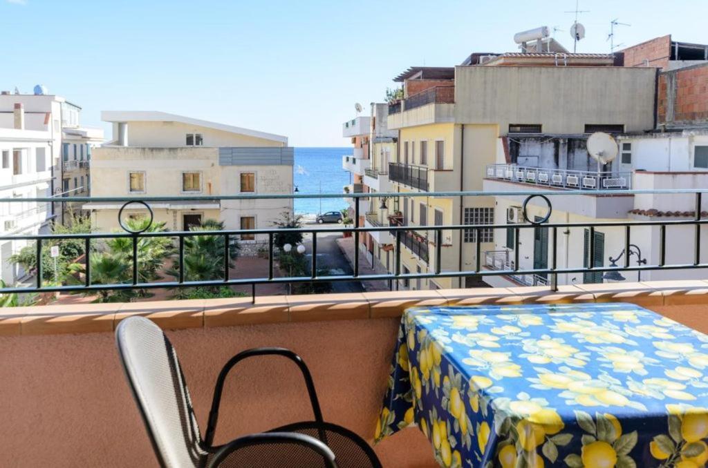 Le Tartarughe Aparthotel Letojanni Bagian luar foto