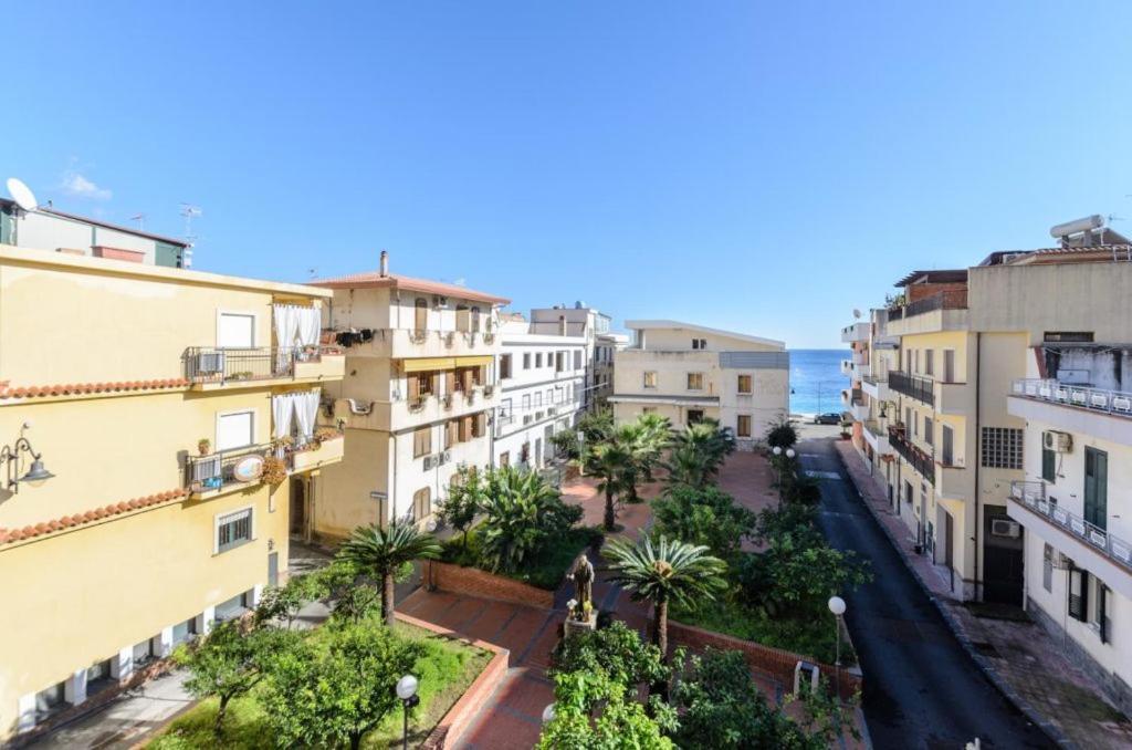 Le Tartarughe Aparthotel Letojanni Bagian luar foto