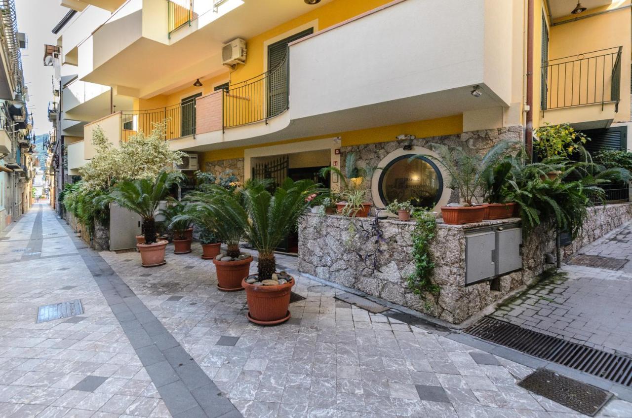 Le Tartarughe Aparthotel Letojanni Bagian luar foto