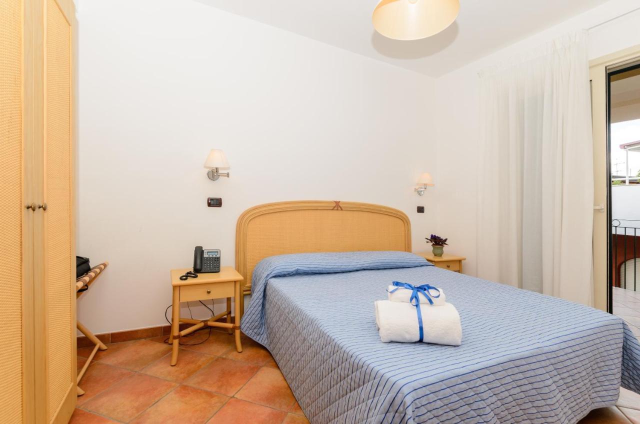 Le Tartarughe Aparthotel Letojanni Bagian luar foto