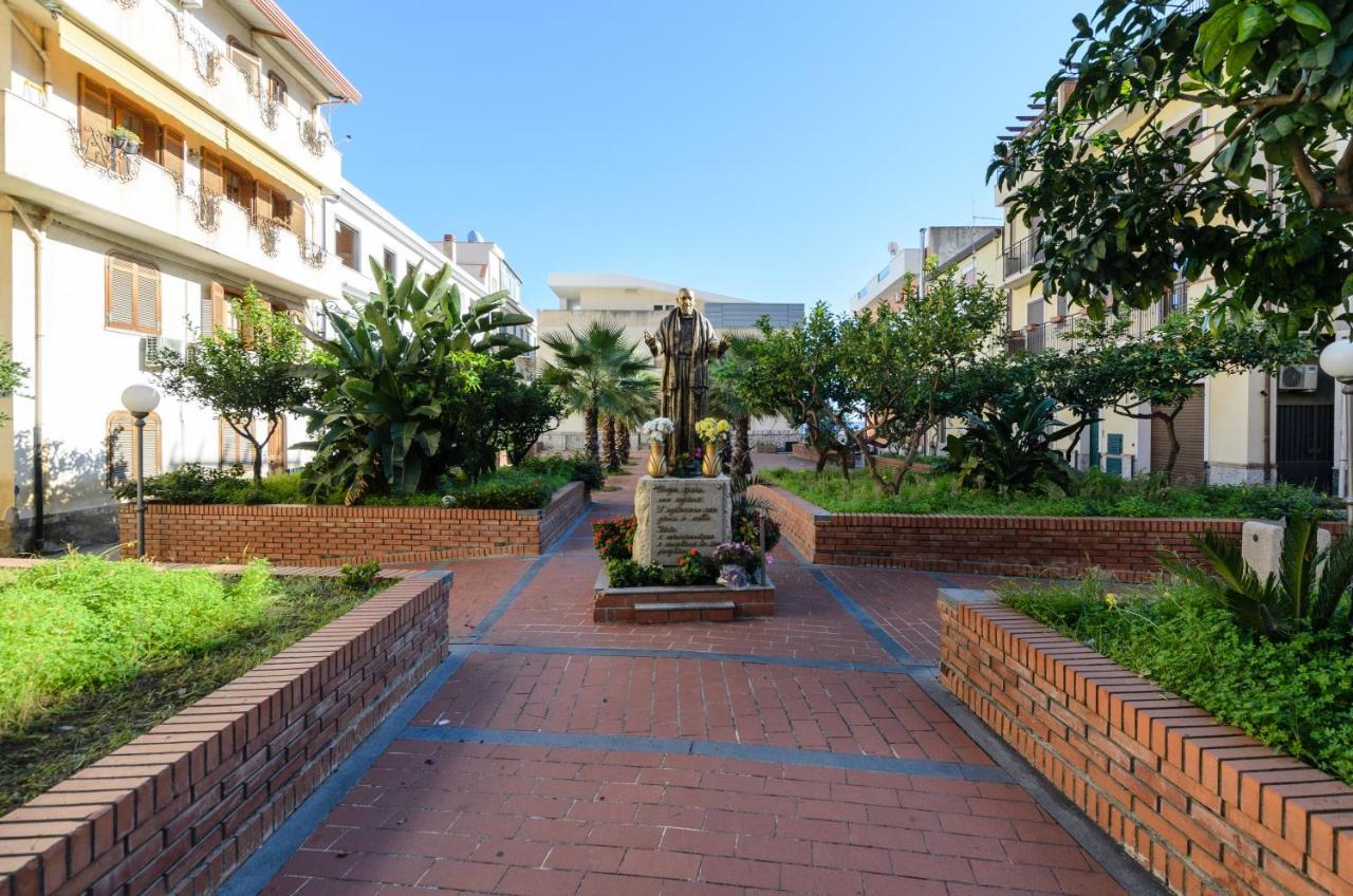 Le Tartarughe Aparthotel Letojanni Bagian luar foto