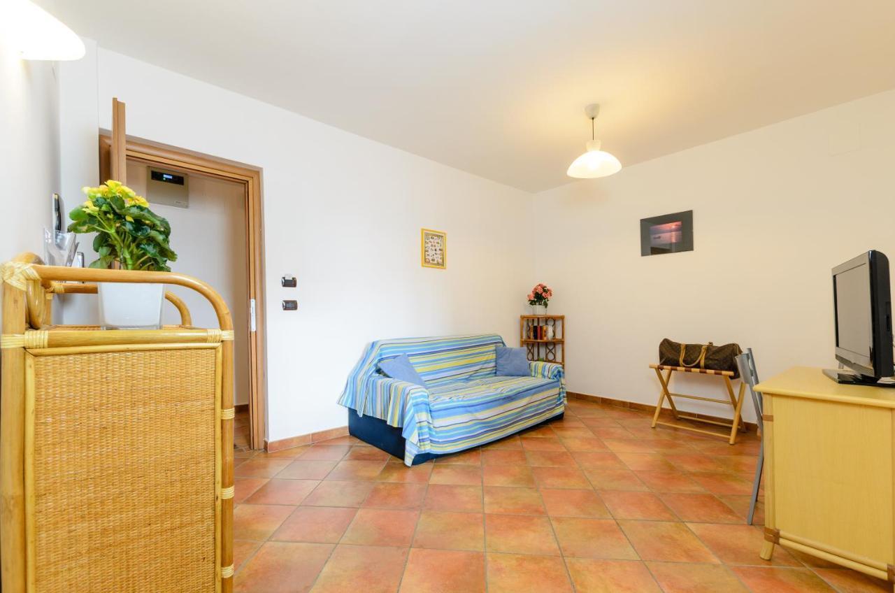 Le Tartarughe Aparthotel Letojanni Bagian luar foto