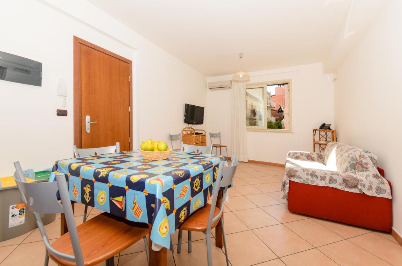 Le Tartarughe Aparthotel Letojanni Bagian luar foto