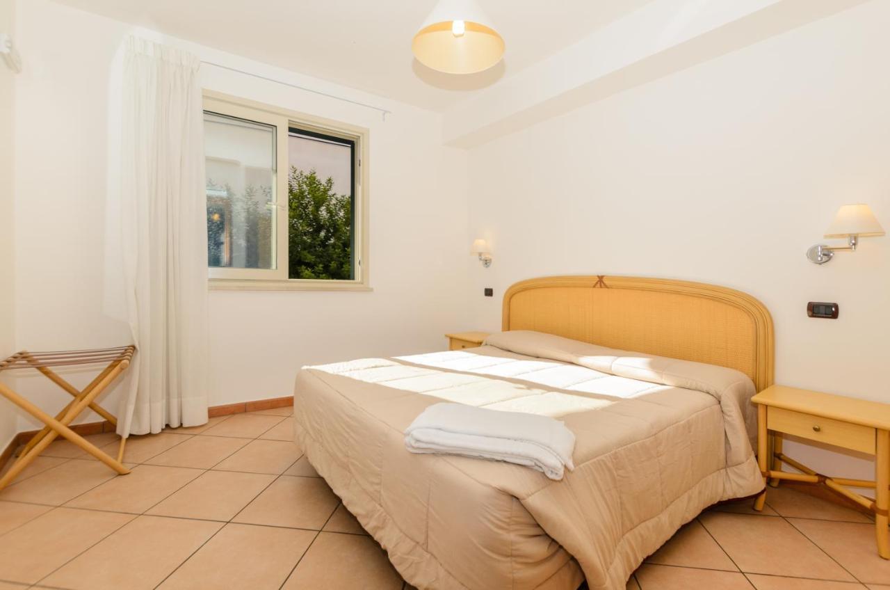 Le Tartarughe Aparthotel Letojanni Bagian luar foto